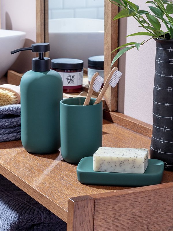 Bathroom accessories. Everything you need to make your bathroom complete.