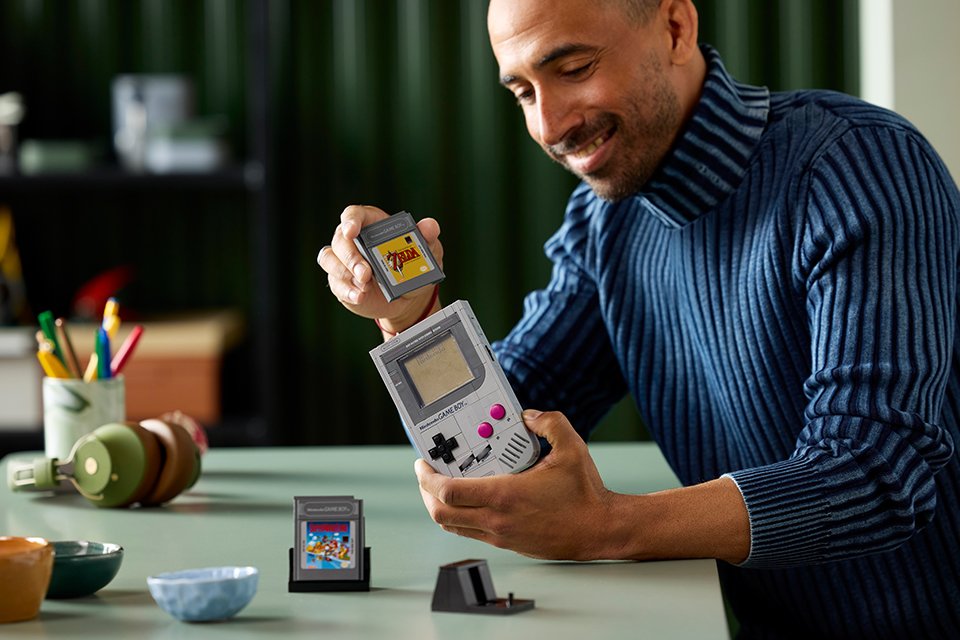 Man playing with the LEGO® Super Mario Game Boy set. 