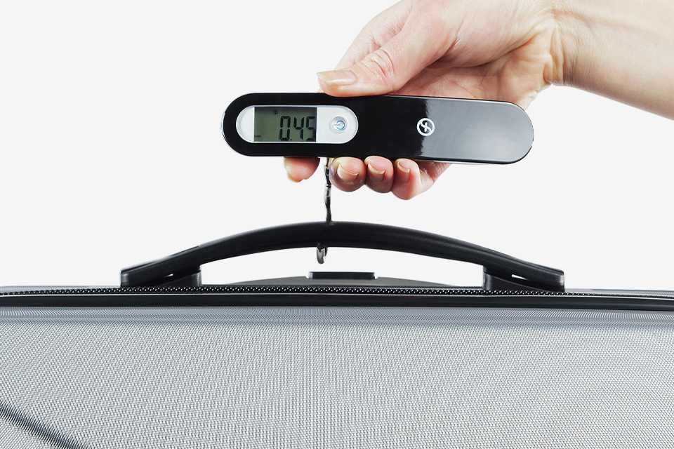 Featherstone Luggage digital scale in black.