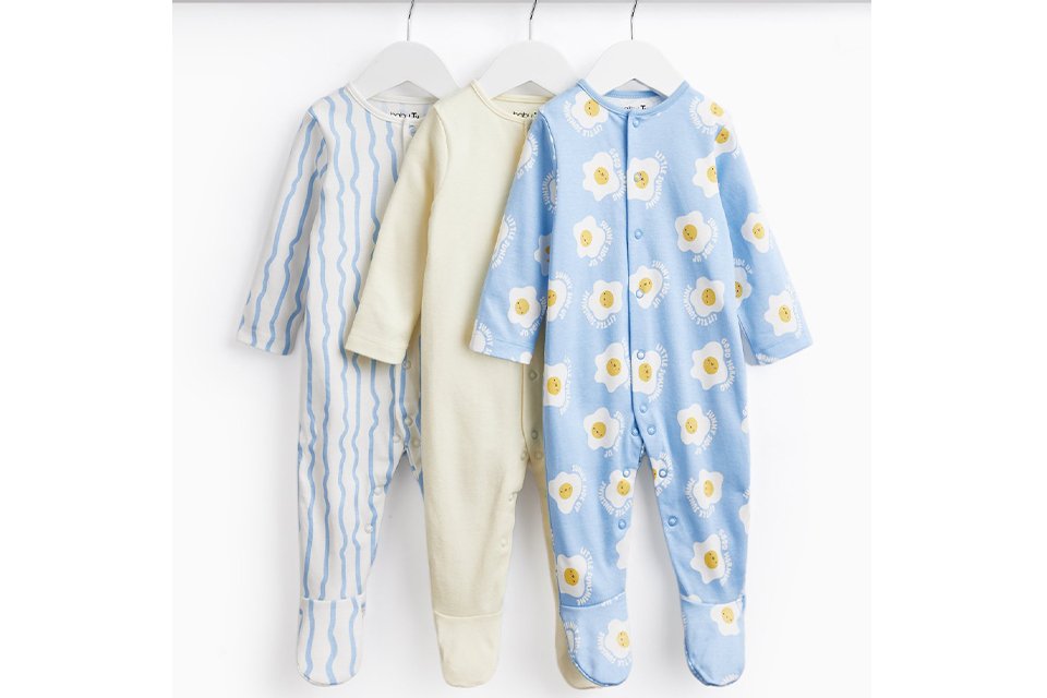 Sleepsuits & nightwear.