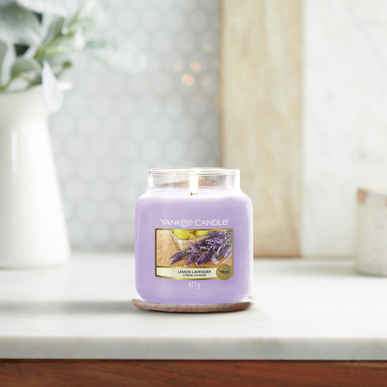 Yankee Candle Medium Jar Candle - Lemon Lavender