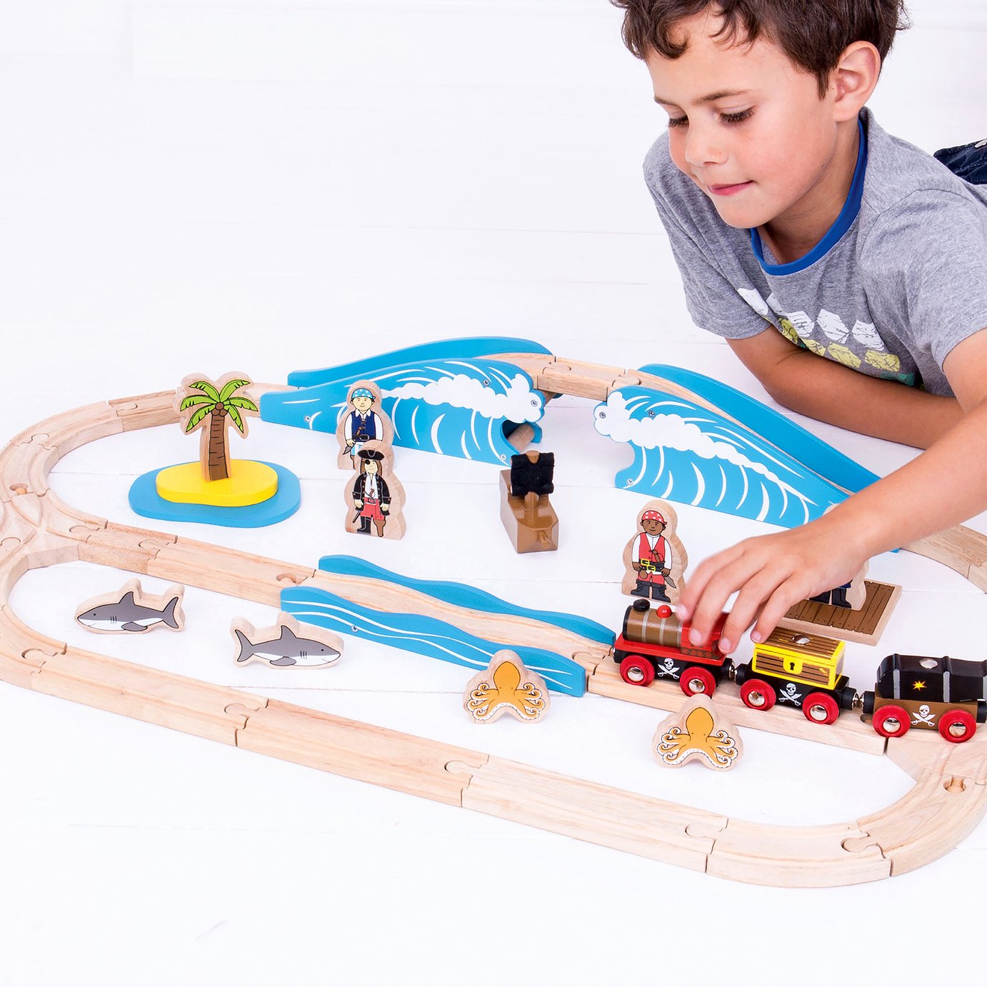 pirate train set