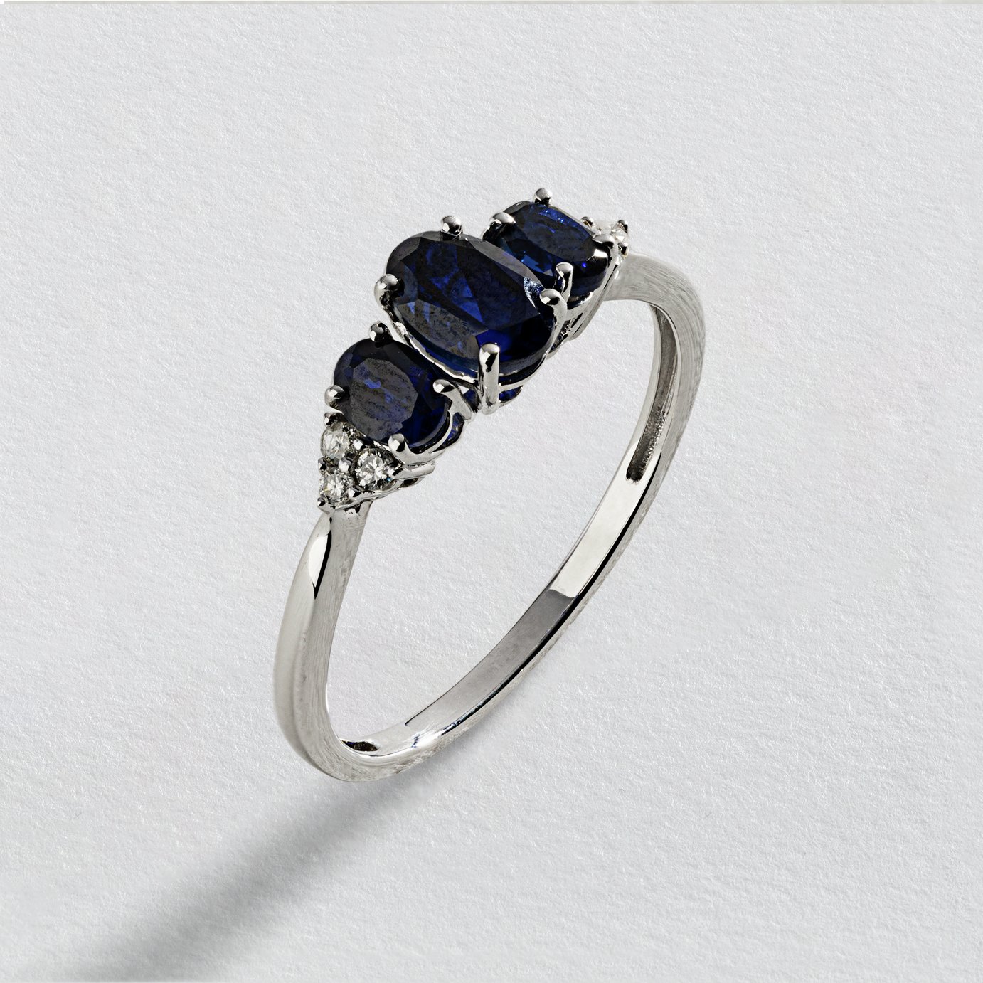 Revere 9ct White Gold 0.25ct Diamond Sapphire Ring - Q