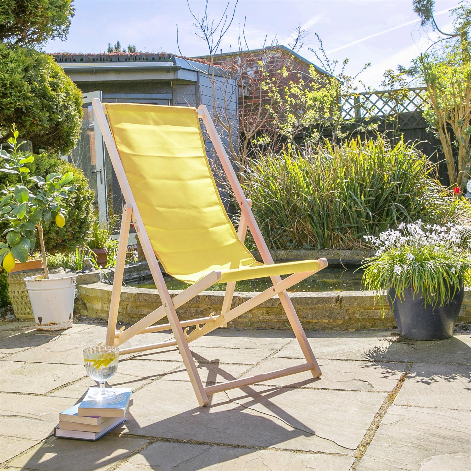 Harbour Housewares Folding Wooden Deck Chair - Yellow - Image 5