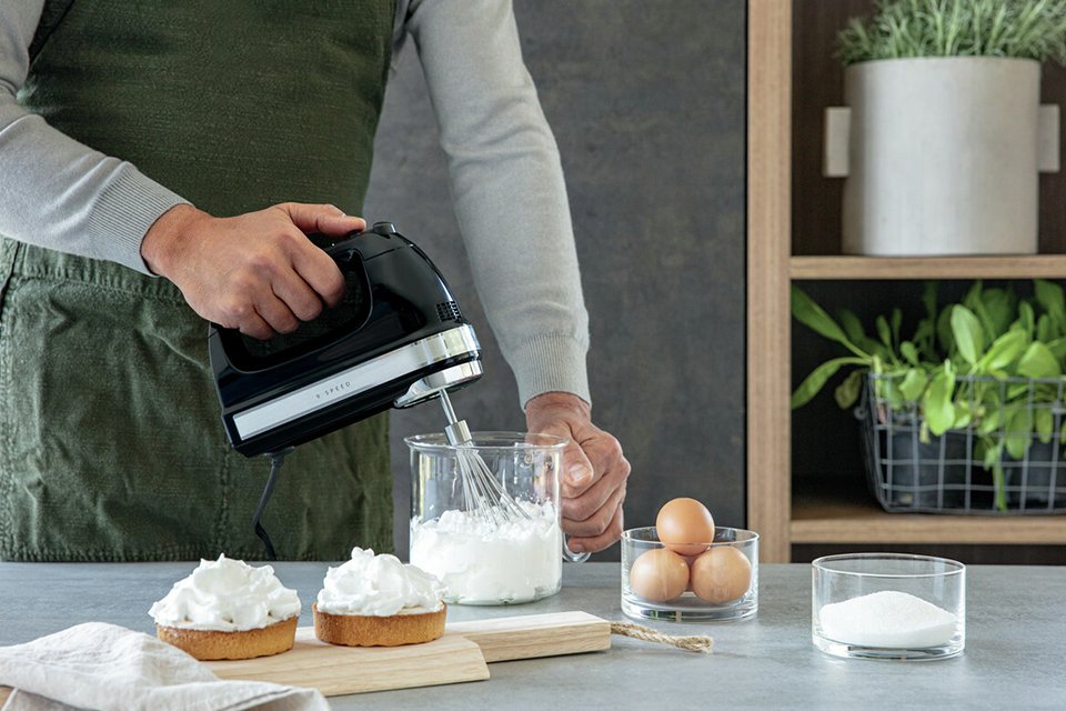 KitchenAid 5KHM9212BOB Electric Hand Mixer - Black.