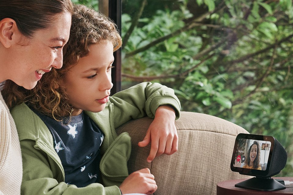 Amazon Echo Show 5 3rd Gen Smart Speaker with Alexa in black colour.