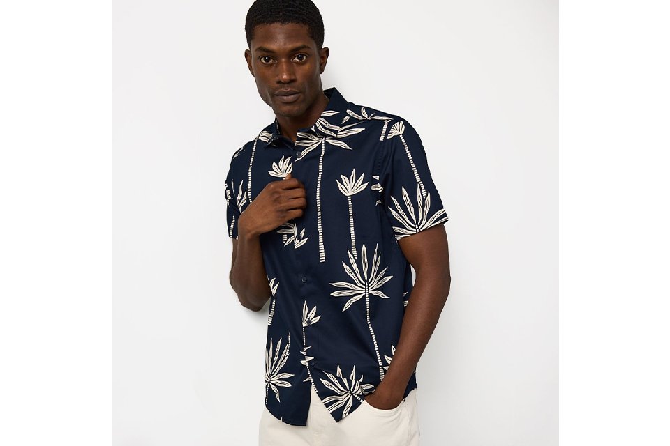 Short sleeve shirts.