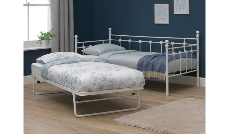 Daybed with deals trundle metal frame