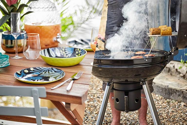 Entertain outdoors. Garden party ideas (and a few other weatherproof plan B's). 