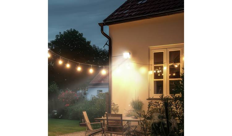 Luceco 11W PIR Guardian Solar Floodlights