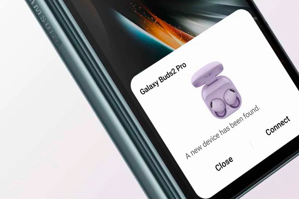 Samsung Galaxy Buds pairing with a smartphone.