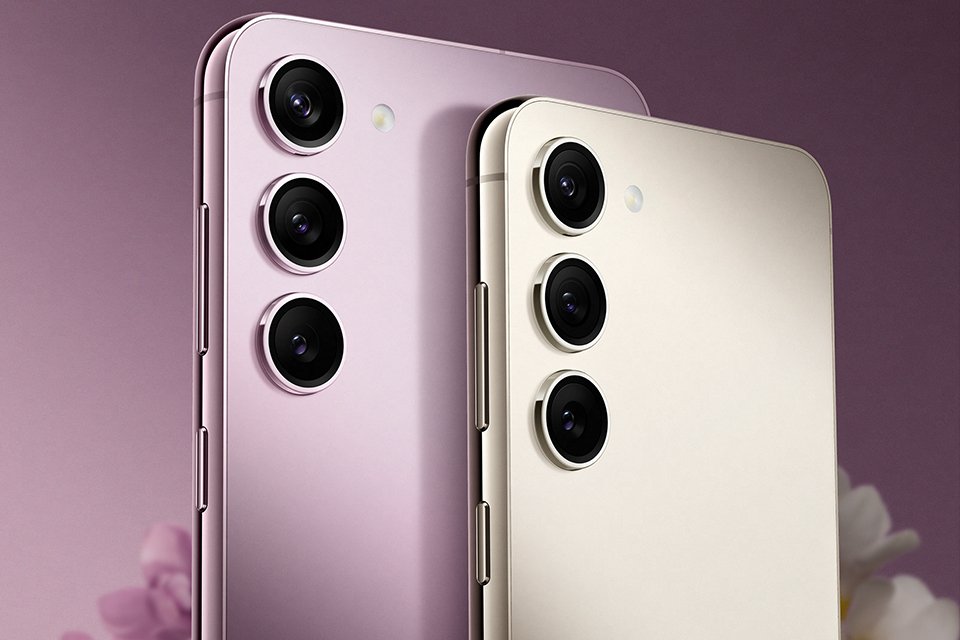 A Samsung Galaxy S23+ in lavender and S23 in cream colour.