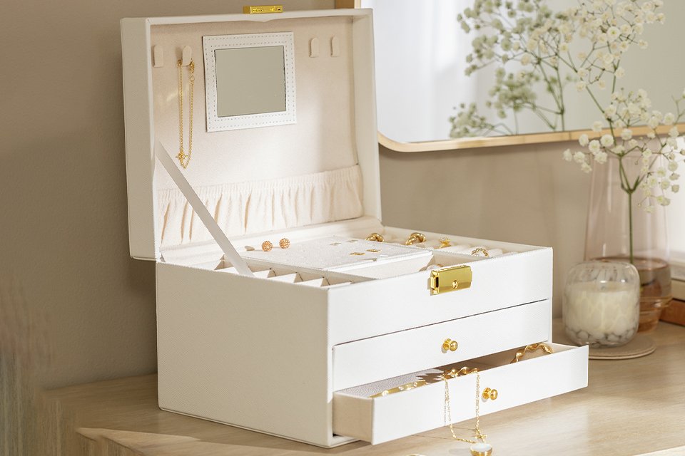 Jewellery boxes and hangers. Stylish storage solutions for your most cherished jewellery.