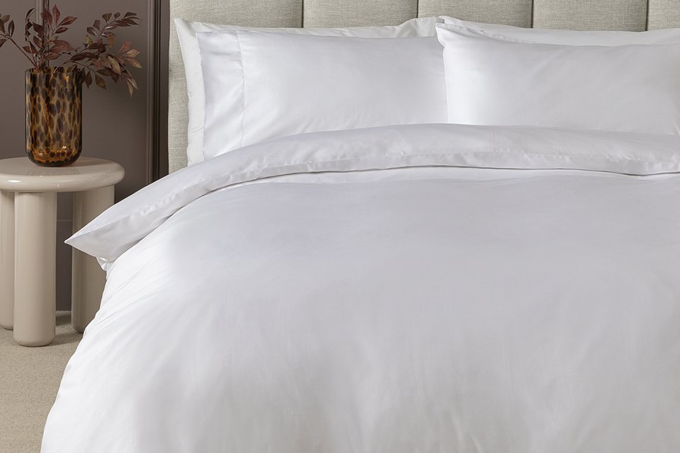 Habitat 400TC faggoting duvet set in white colour.