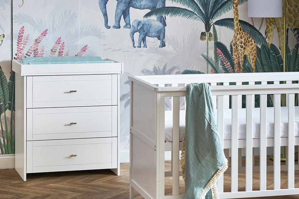 An Obaby Evie Mini Cot in white. 
