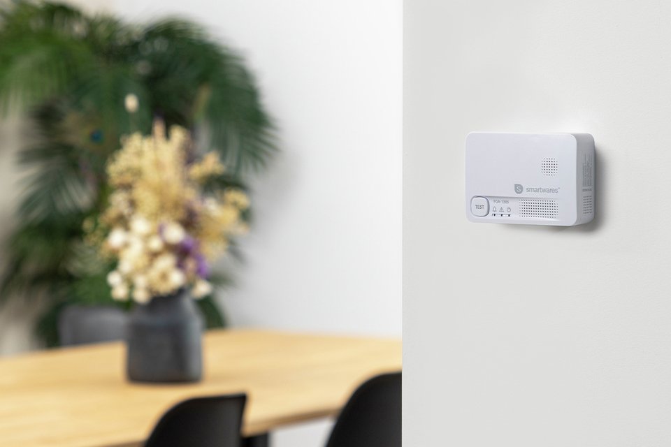 Smartwares carbon monoxide detector alarm in a house.