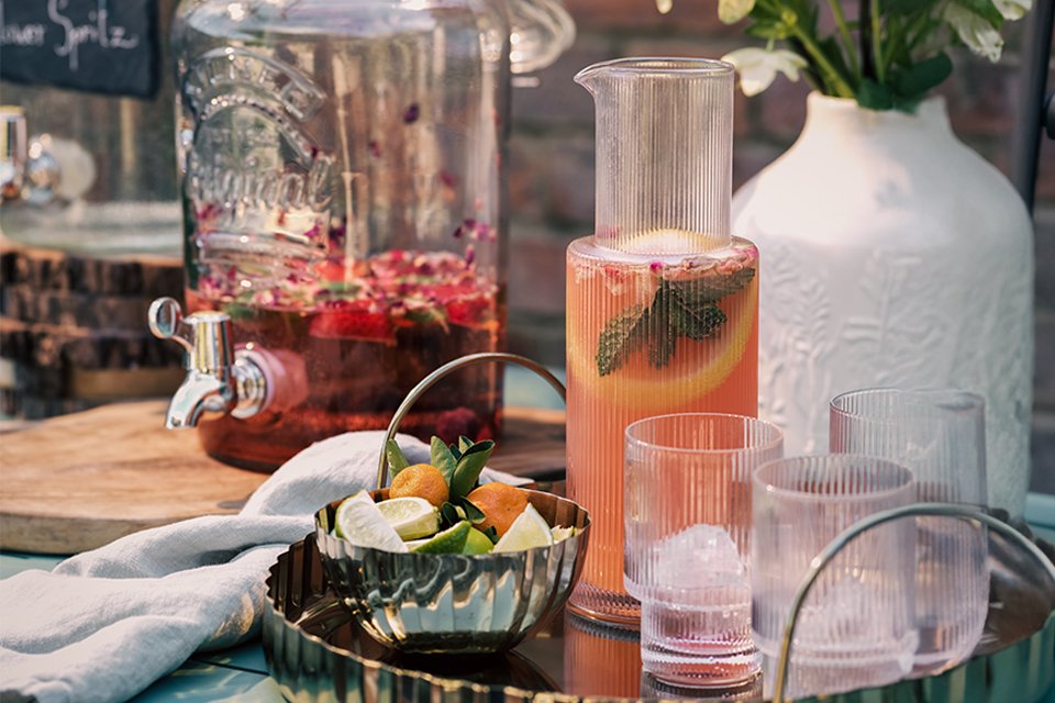 Cocktail stand in garden bench.