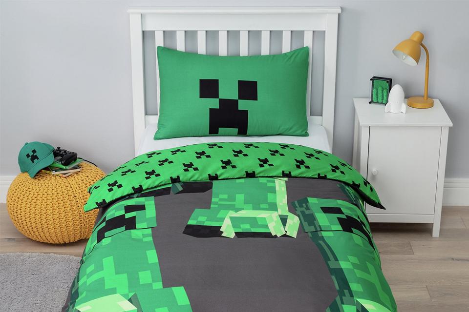 A Minecraft themed green bedding with pillowcase