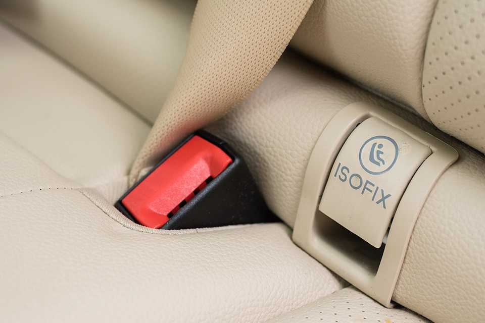 Rear car seat with ISOFIX anchoring points for child car seat.