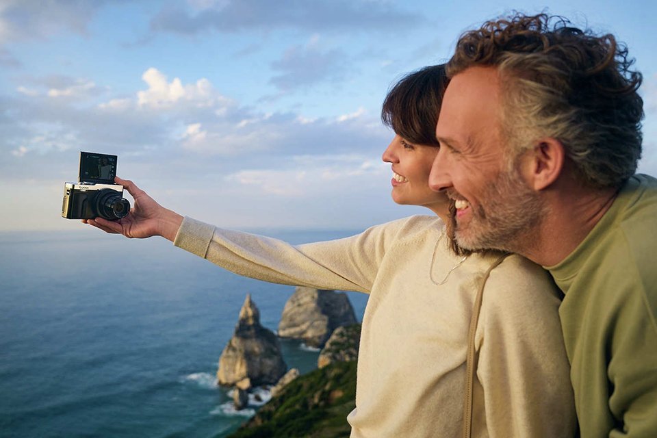 Couple taking a selfie on a viewpoint with a Panasonic Lumix DC-TZ99 20.3MP 30X zoom compact camera. 