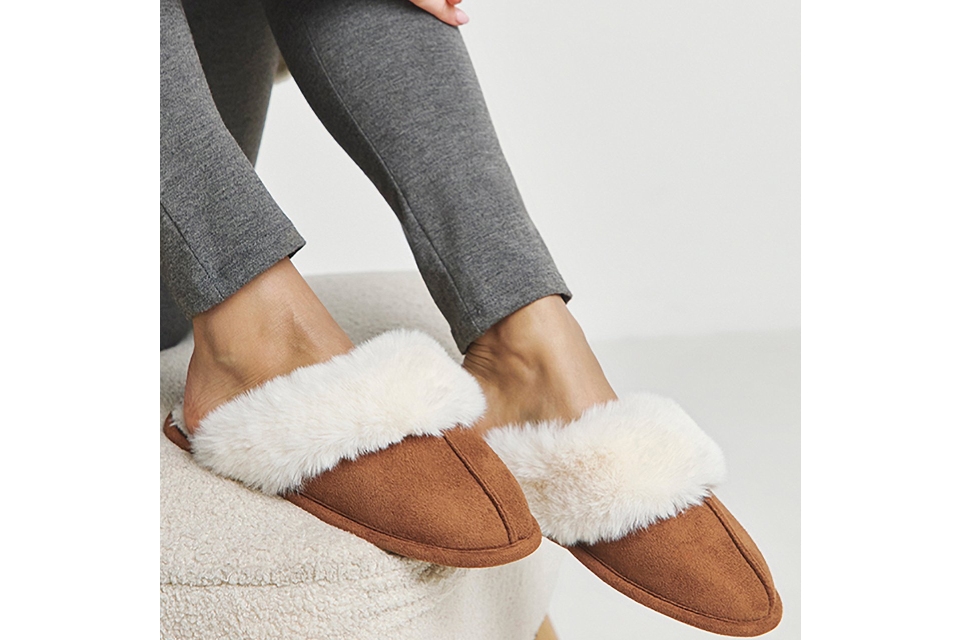  woman wearing SIMPLY BE closed toe faux fur lined mule slipper. 