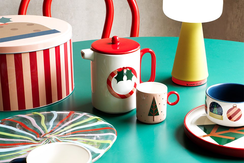 Green table with festive fairground trend plates and cups