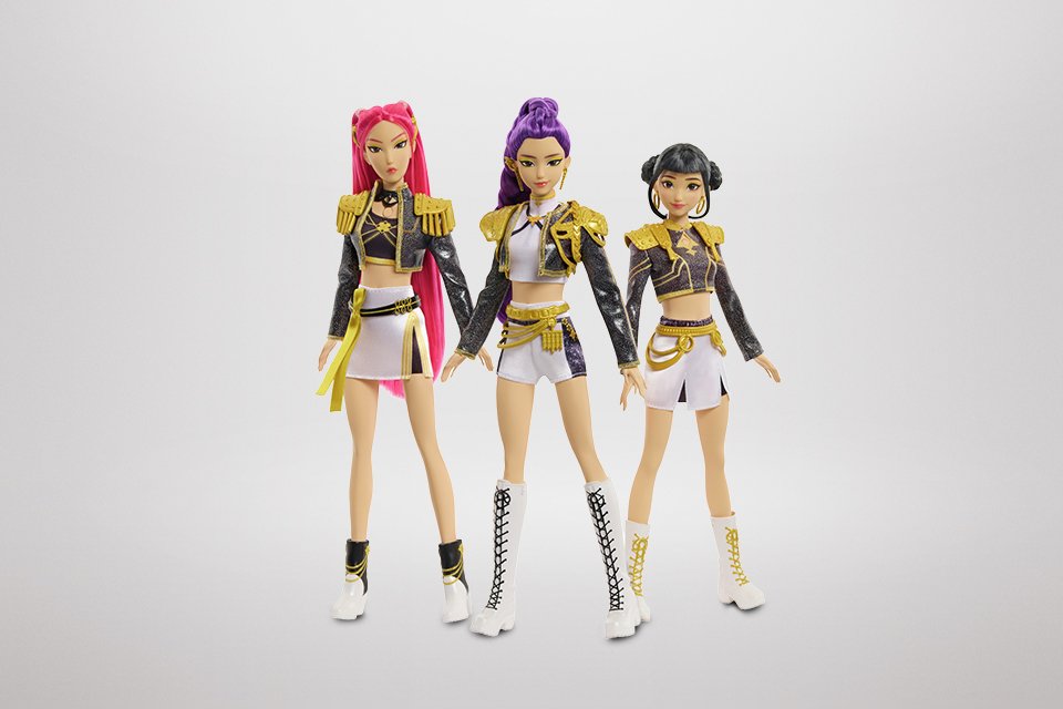 KPop Demon Hunters Golden Singing Dolls (Available in 3 styles: Rumi; Mira; Zoey).
