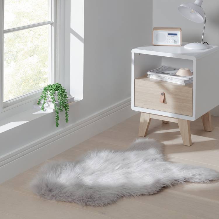 Argos Home Sheepskin Faux Fur Dove Grey Shaggy Rug - 90x60cm 0