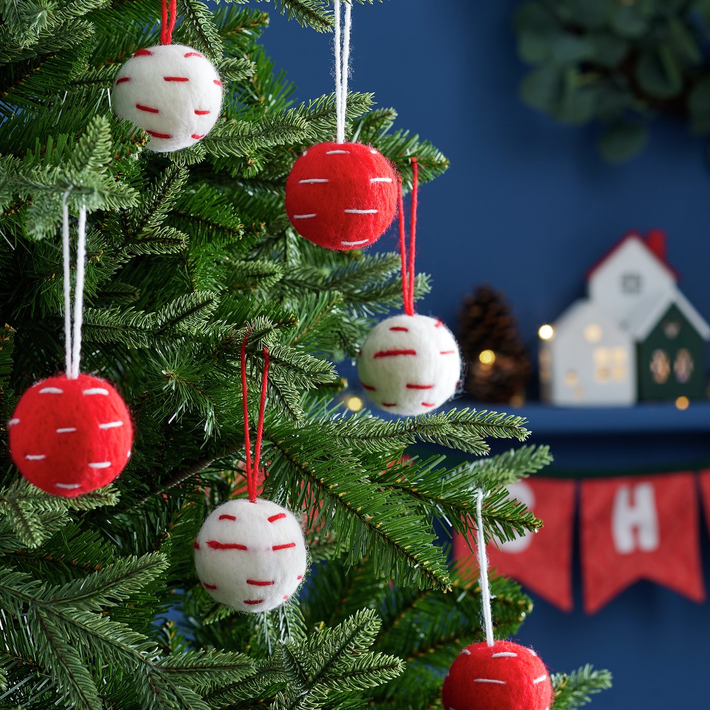 Habitat Pack of 6 Pattern Christmas Baubles - Red & White