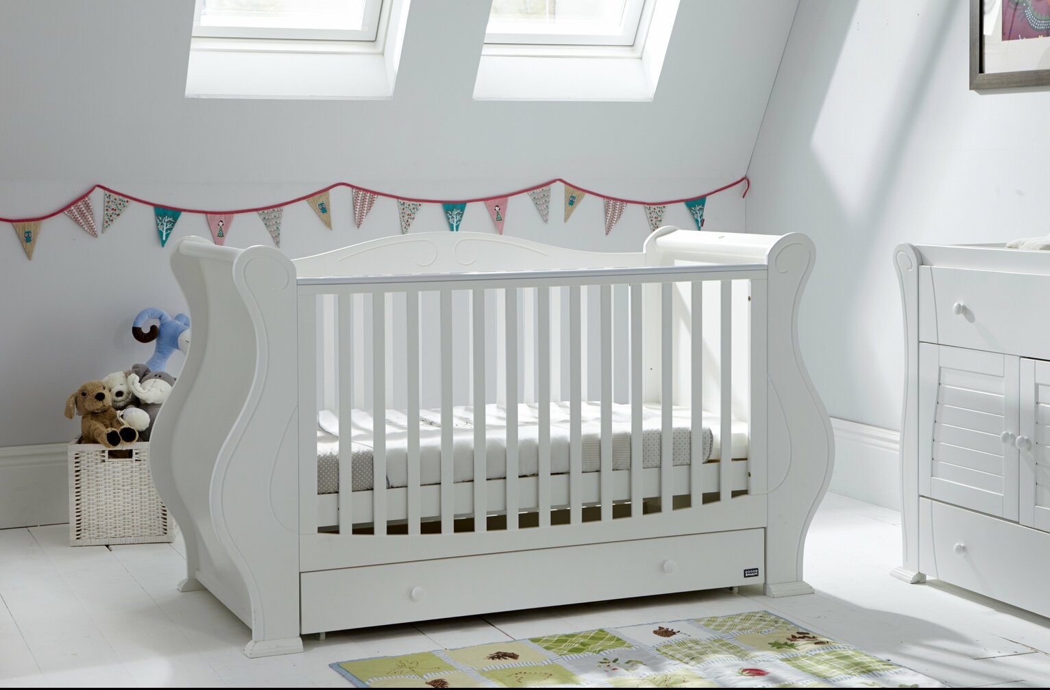 Tutti Bambini Louis Cot Bed - White.