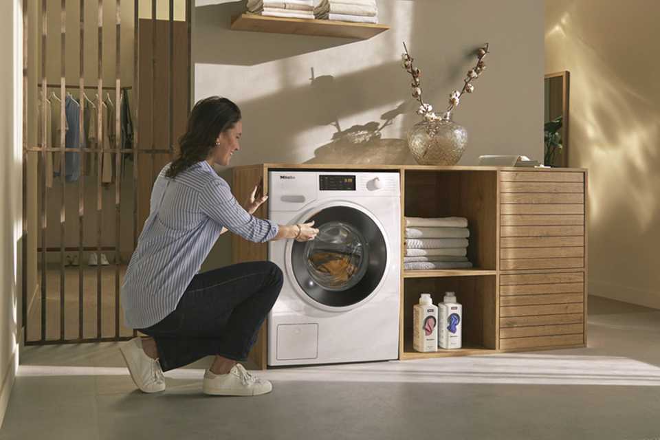 Miele WWD020 8KG 1400 Spin Washing Machine in white.
