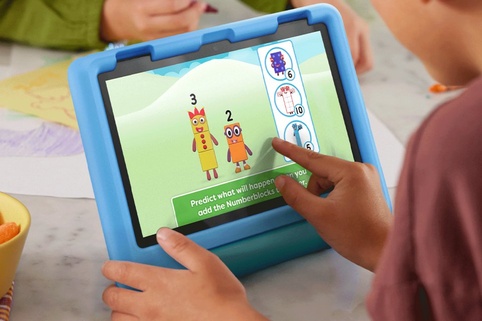 A child using Amazon Fire HD 8 Kids Tablet for 3-7, 8 Inch 32GB.