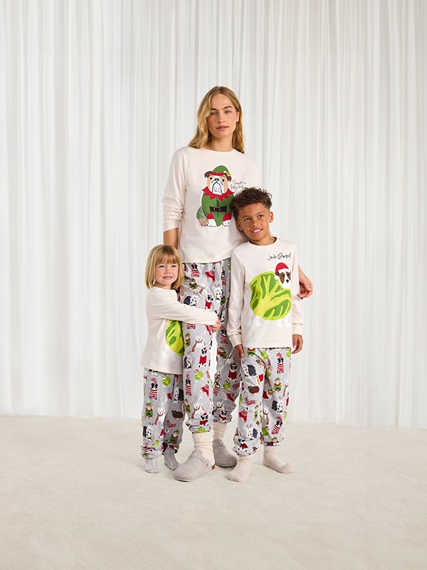 Turn up the joy. Family photos, decorating the tree or winter walks – you name the occasion, we’ve got the perfect look for everyone.