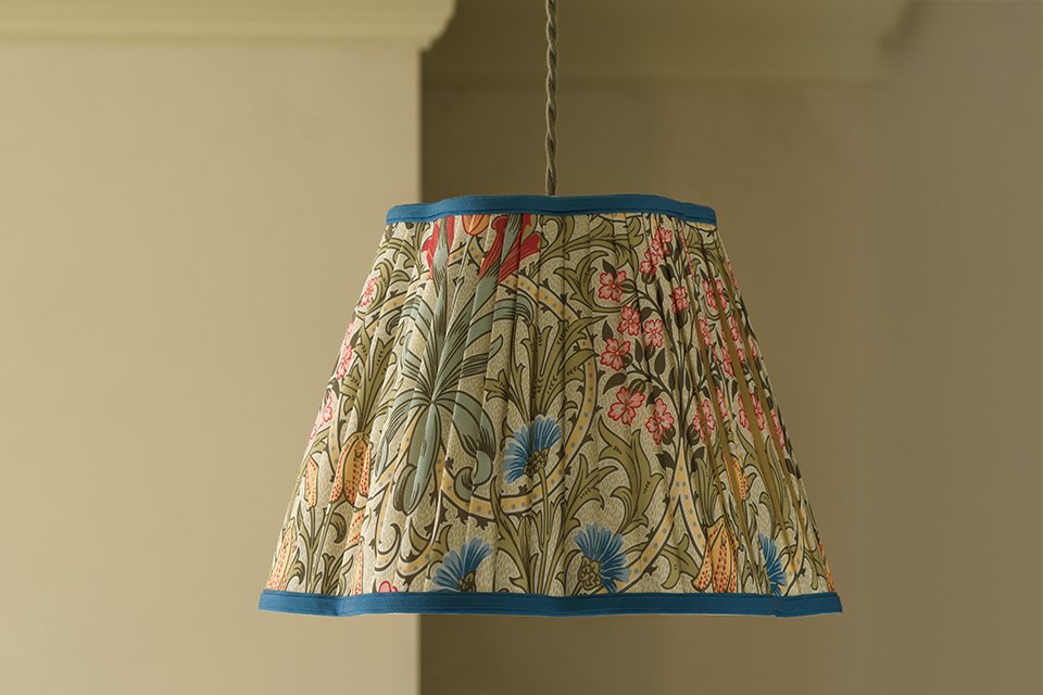 Morris and co woodland weeds easy fit pleated shade.
