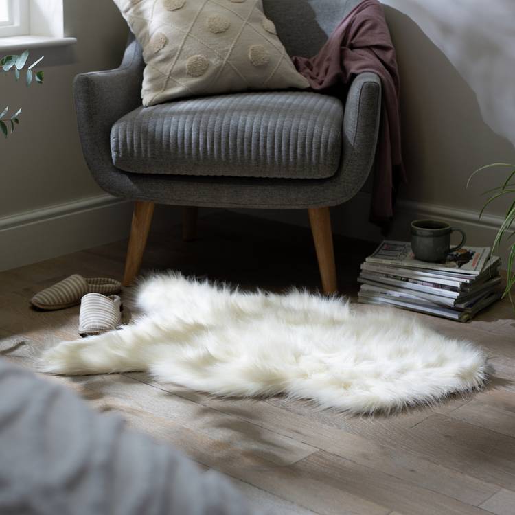 Argos Home Sheepskin Faux Fur Cream Shaggy Rug - 90x60cm 0