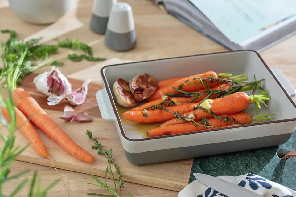 Cookware. Includes roasting dishes, saucepans, casserole pots and more.