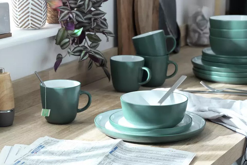 Tableware. Includes dinner sets, table linen, cutlery and more.