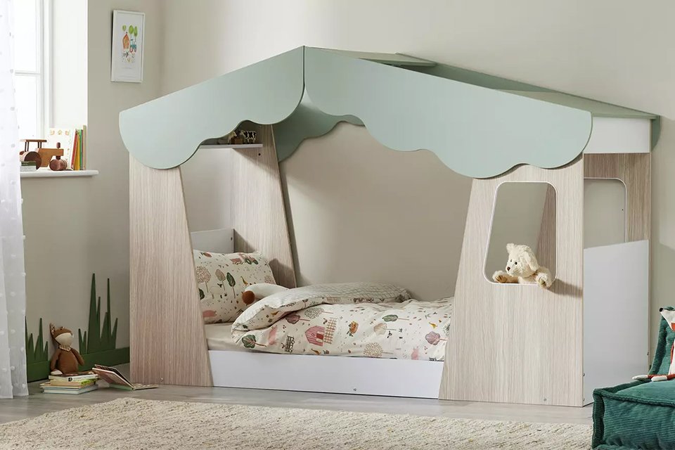 A Habitat kids monochrome bedding with geometric design.