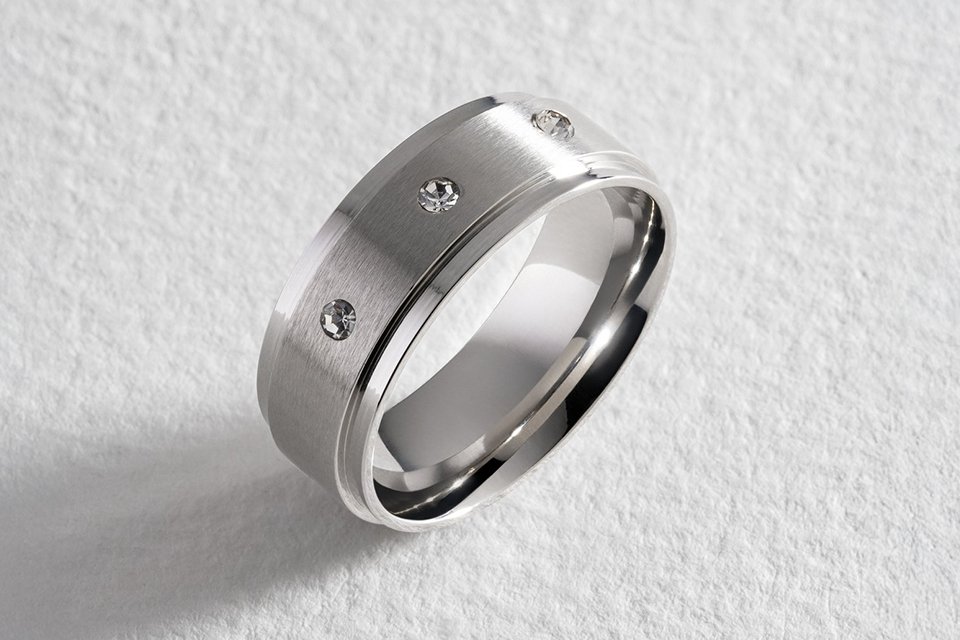 A Revere men's stainless steel cubic zirconia wedding ring in size T.