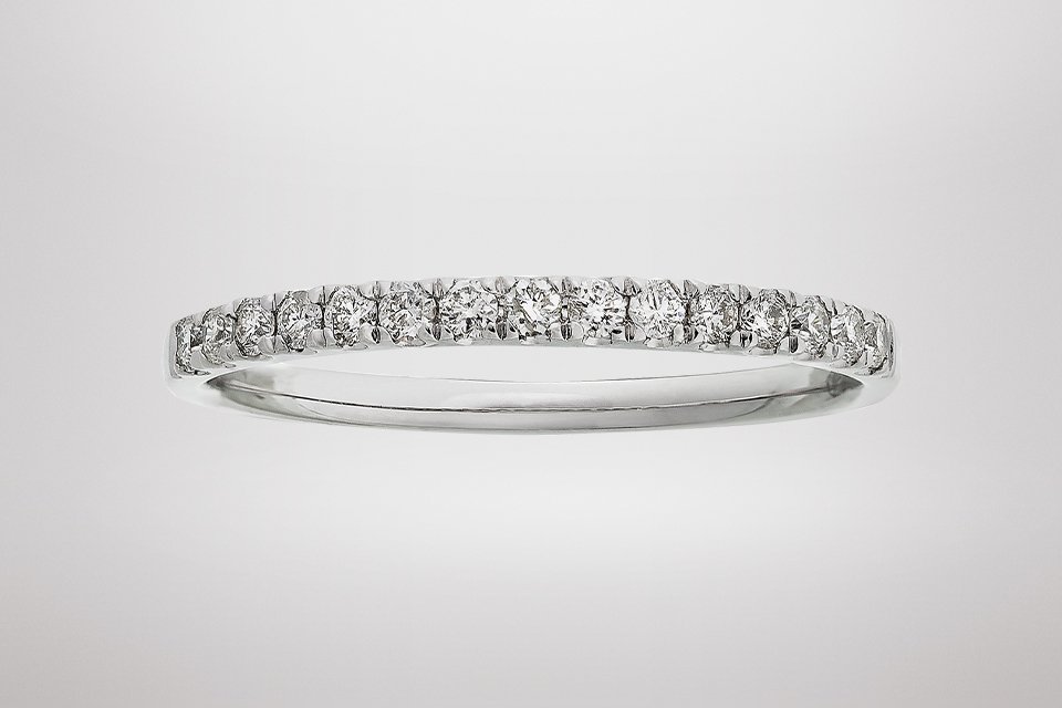 A Revere 9ct white gold 0.25ct claw set eternity ring in size L.