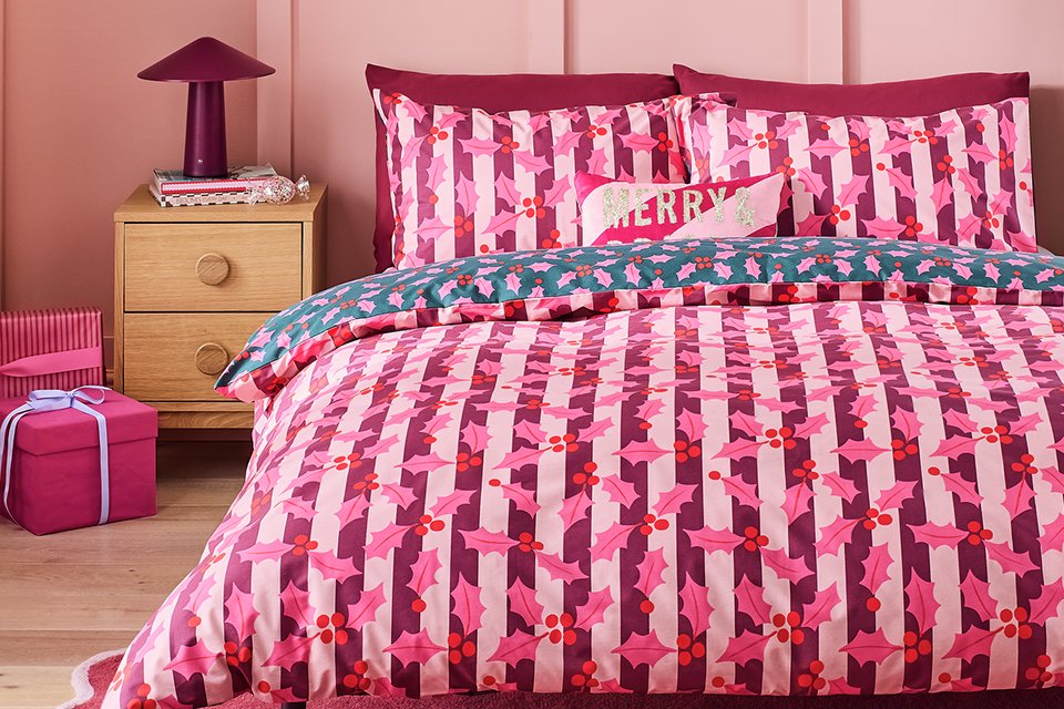 Home Burgundy Pink Holly Double.