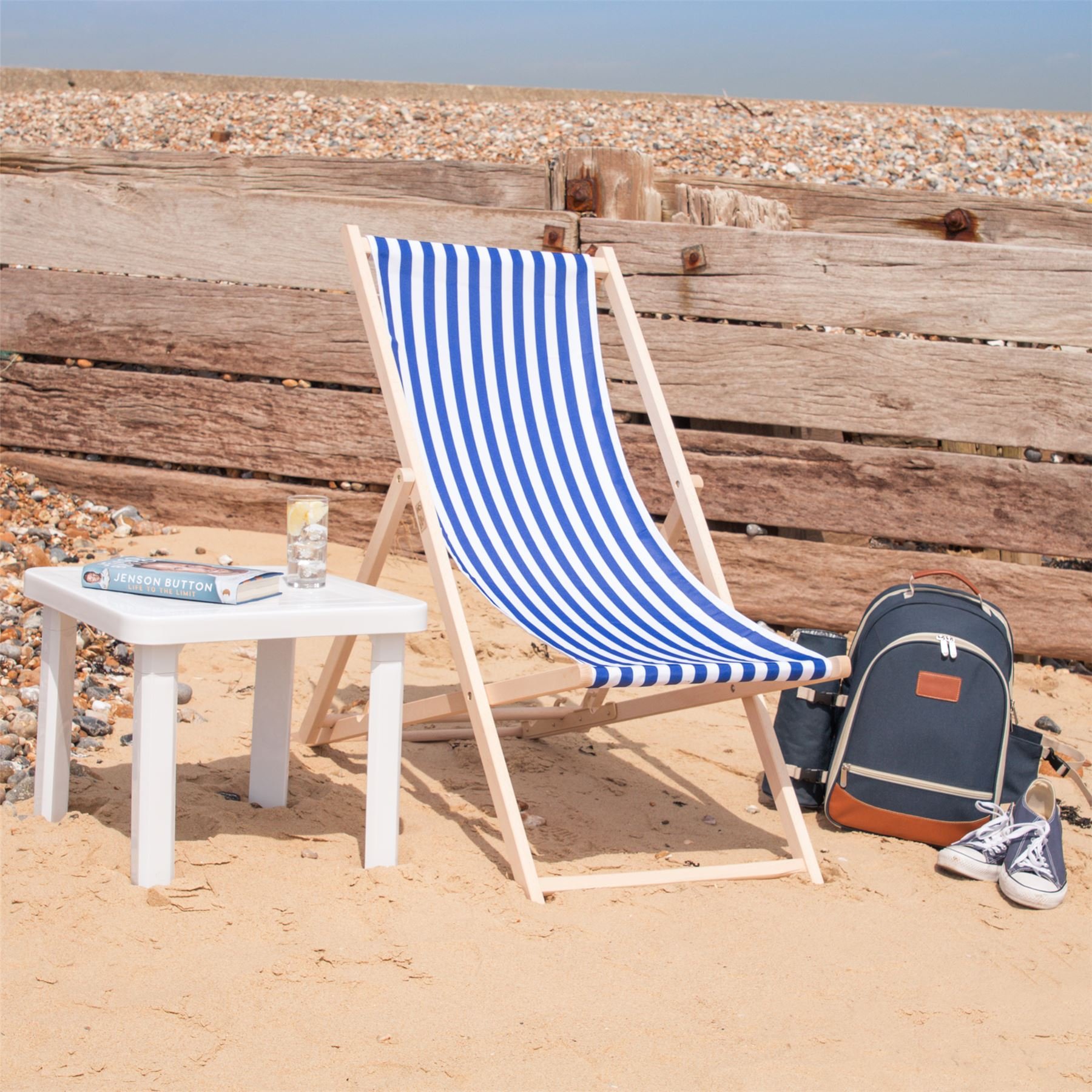 Harbour Housewares Folding Wooden Deck Chairs - Navy Stripe - Pack of 4 - Image 6