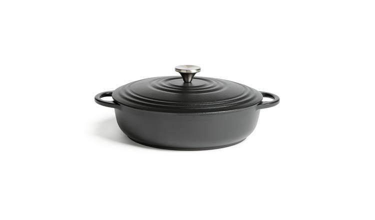 Black casserole outlet dish