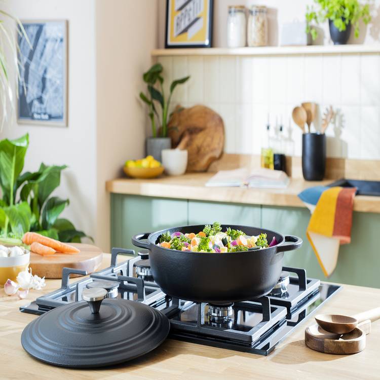 Habitat 4 Litre Cast Iron Shallow Casserole Dish - Black 0