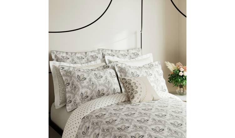 V&A Cotton Aarya Indian Paisley White Bedding Set- King size