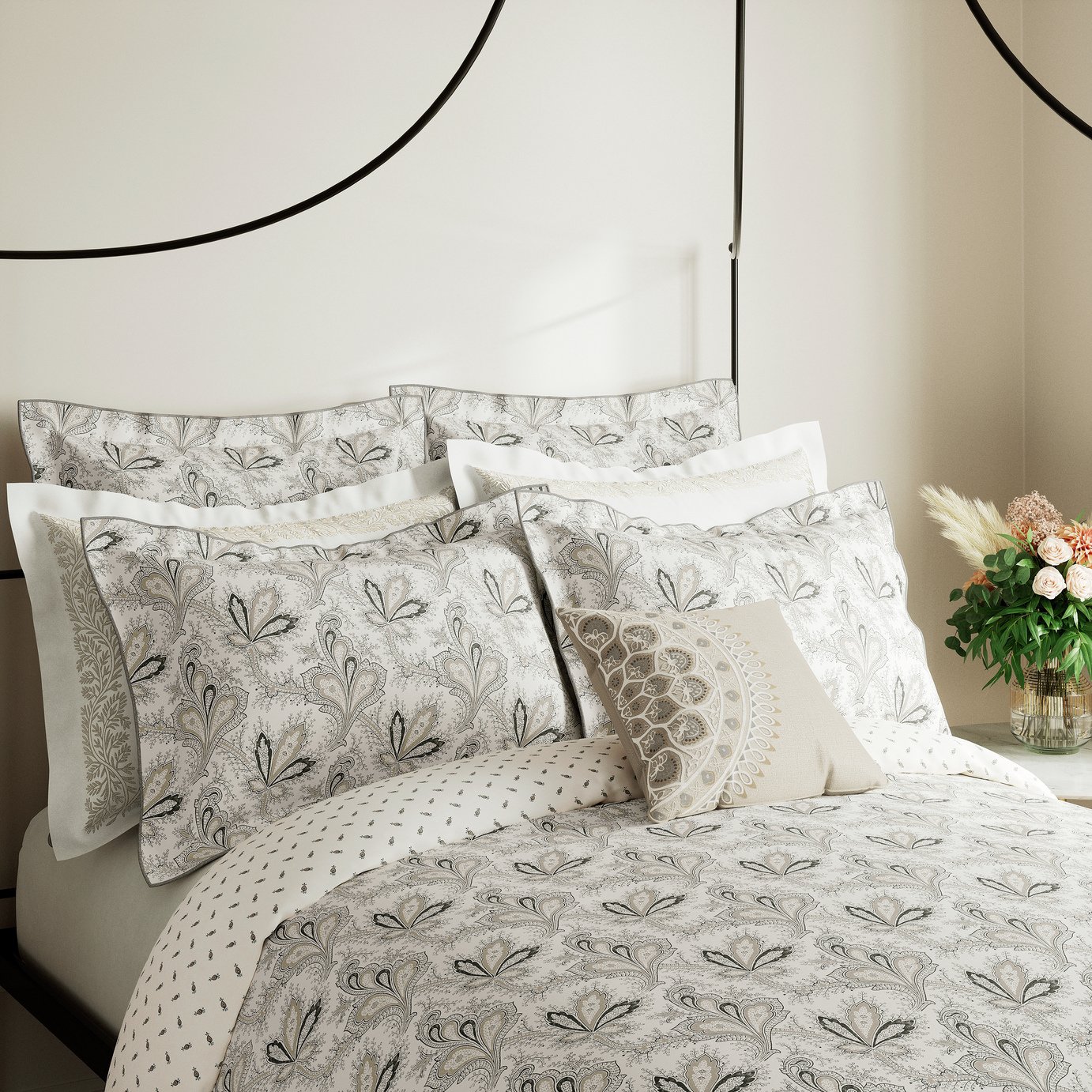 V&A Cotton Aarya Indian Paisley White Bedding Set - Double