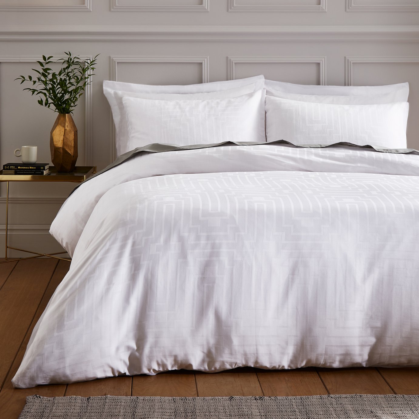 Bianca Cotton 180 TC Geometric White Bedding Set - King size