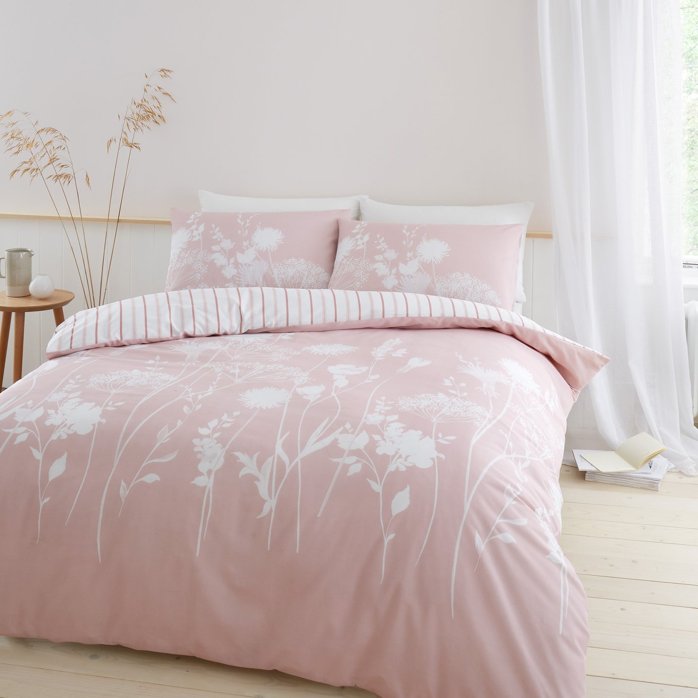 Catherine Lansfield Meadowsweet Blush Bedding Set- King size