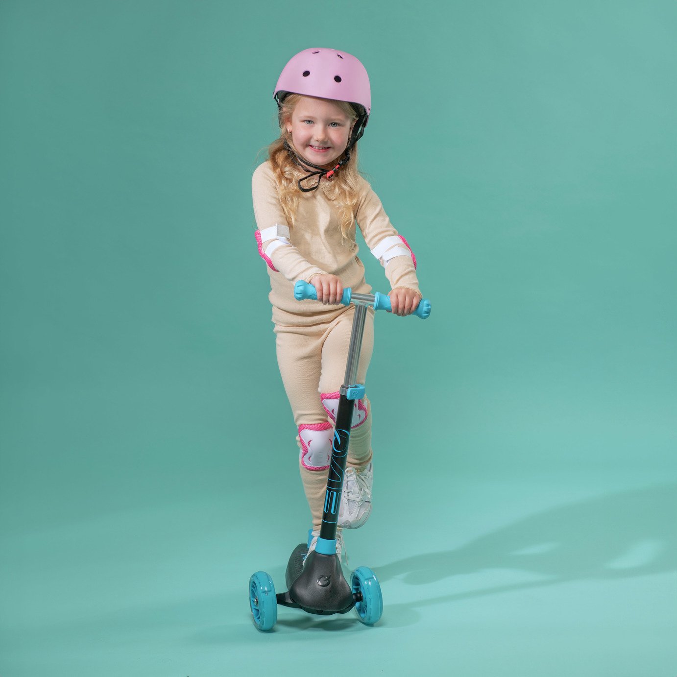 EVO Eclipse Leuchtender Tretroller mit 3 Rädern für Kinder im Alter von 3-12 Jahren | Verstellbarer Lenker Push Ride-On mit LED-Rädern | Faltbarer