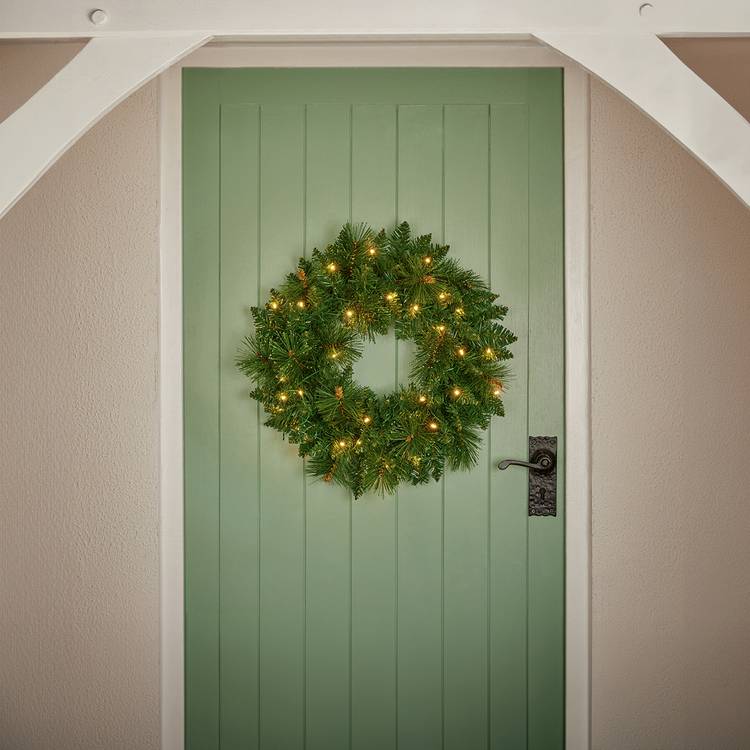 Premier Decorations Pre lit Ridgemere Christmas Wreath 0
